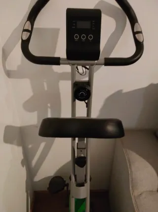 Bicicleta Estática Verde y Gris