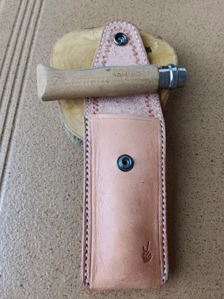 Funda de cuero para navaja artesanal