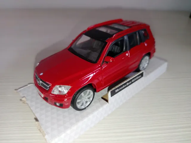 Mercedes Benz GLK 1/32 Burago