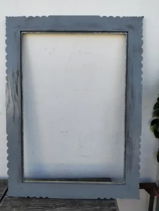 Marco de madera decorado gris y plata