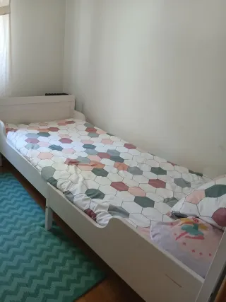 Cama infantil extensible.