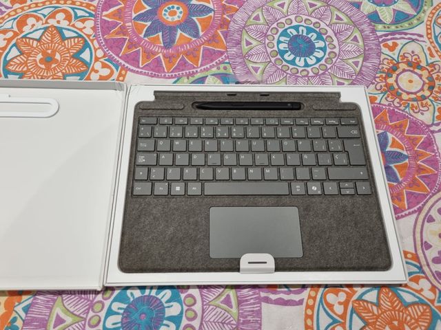 Teclado Microsoft 1864 + Slim Pen 2 + Dock 1661