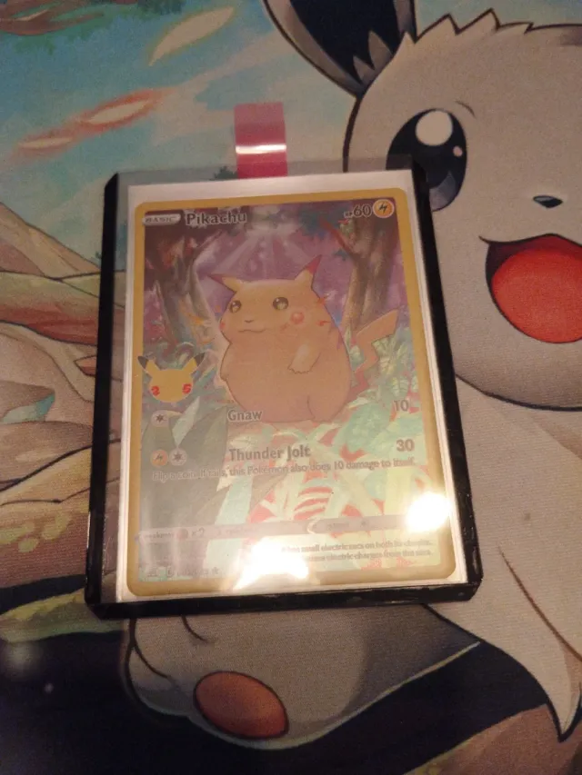 Carta Pokémon Pikachu 25 Aniversario