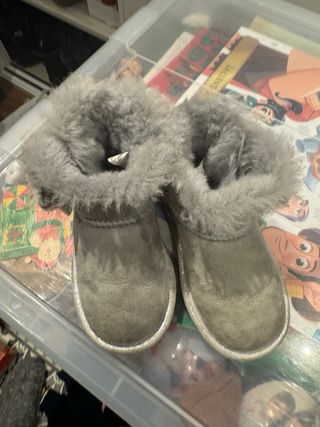 Botas UGG niña estrella gris talla 26