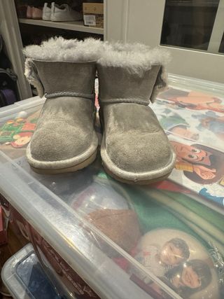 Botas UGG niña estrella gris talla 26