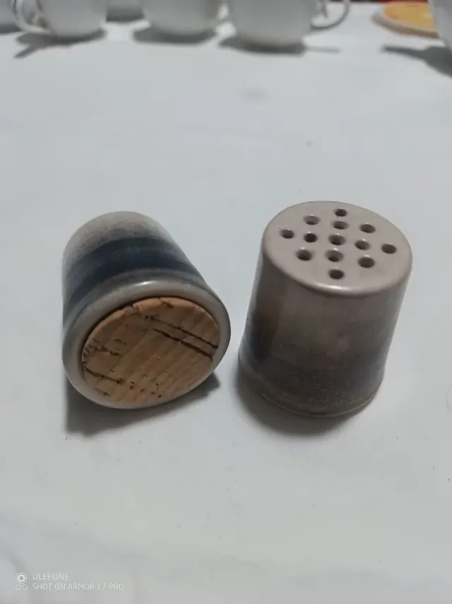 Salpimentero de cerámica con corcho