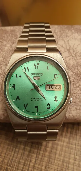 SEIKO 5 Automático Día-Fecha Árabe