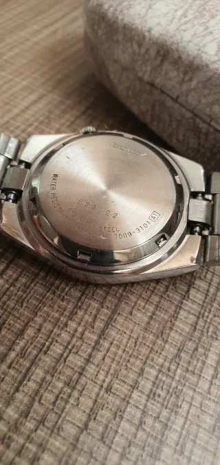 SEIKO 5 Automático Día-Fecha Árabe