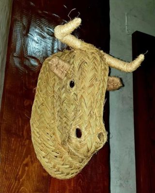 Cabeza de Toro Decorativa de Esparto