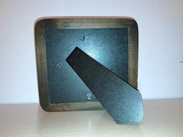 Marco de fotos madera sin utilizar. 22x24 cm.