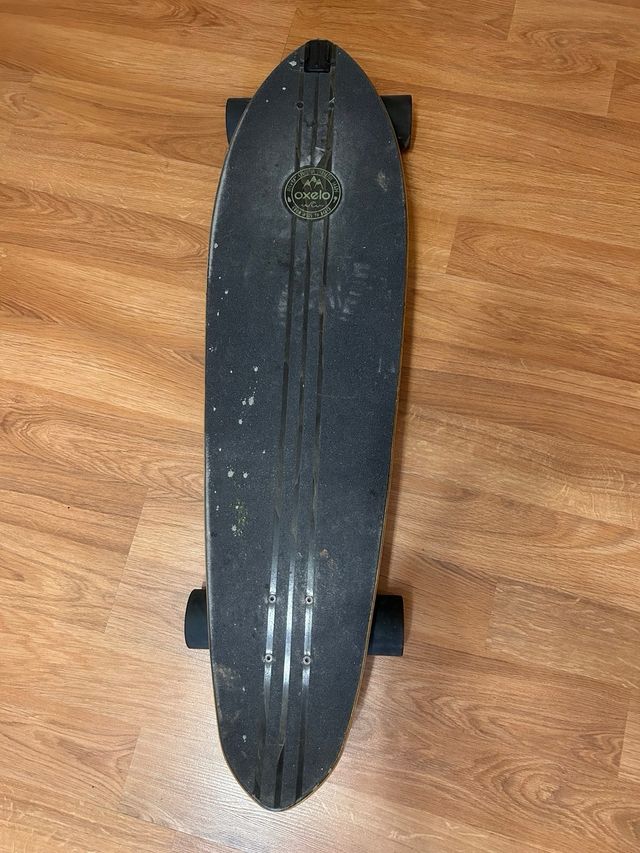Longboard Oxelo. Como nuevo, pero manchado.
