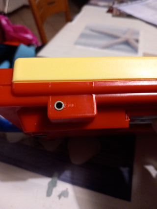 Pianola giocattolo rossa e blu