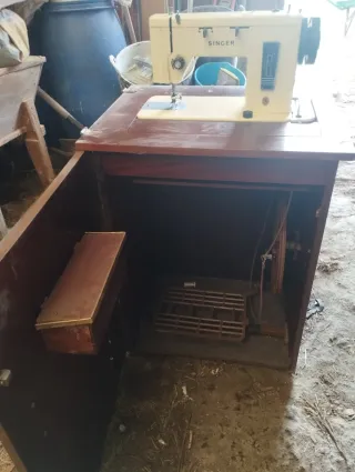 Máquina de coser Singer antigua