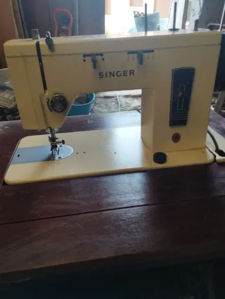 Máquina de coser Singer antigua