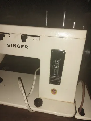 Máquina de coser Singer antigua