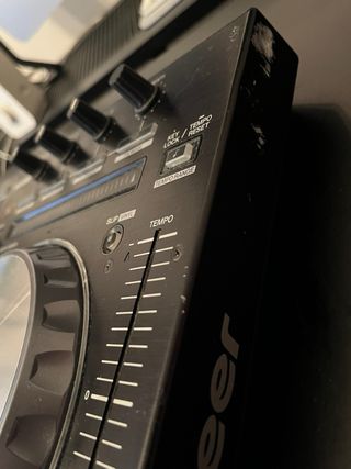 Controlador DJ Pioneer DDJ-SX2 + Caja de seguridad