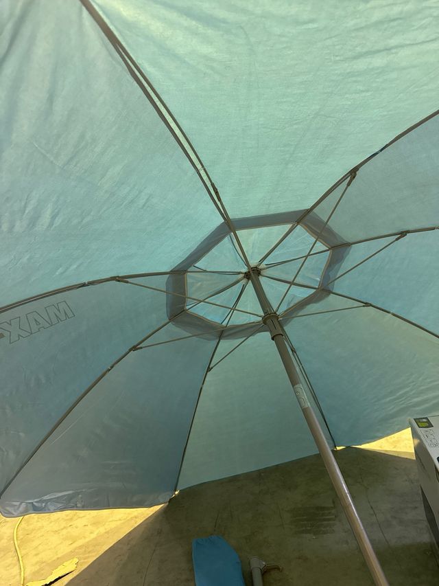 Grande ombrellone da spiaggia resistente al vento