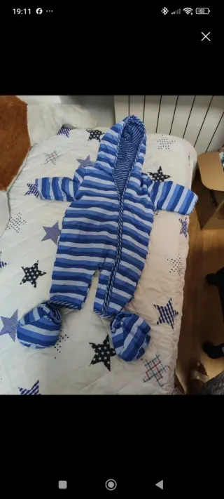 Buzo de bebé a rayas azules