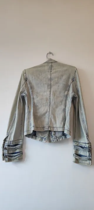 Cazadora vaquera estilo militar