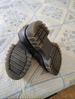 Dr. Martens Audrick T Bar