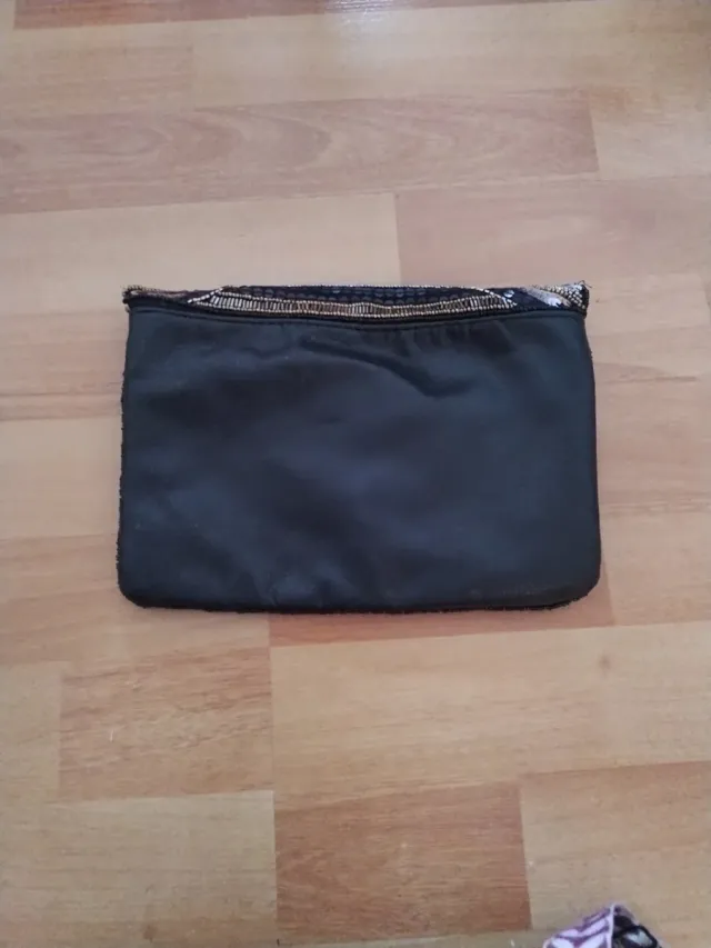 Bolso de fiesta negro y dorado