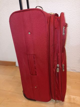 Maleta mediana de viaje roja marca Travelog