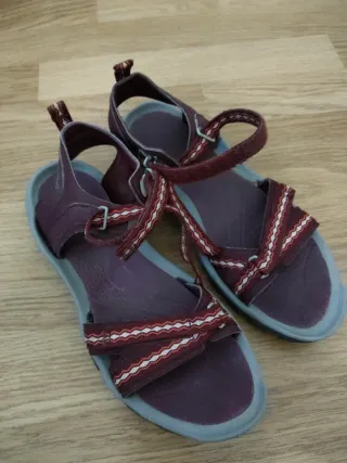 Sandalias Trekking Mujer Talla 38 marca Quechua.