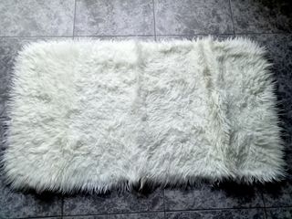 Juego de 2 alfombras de pelo blanco