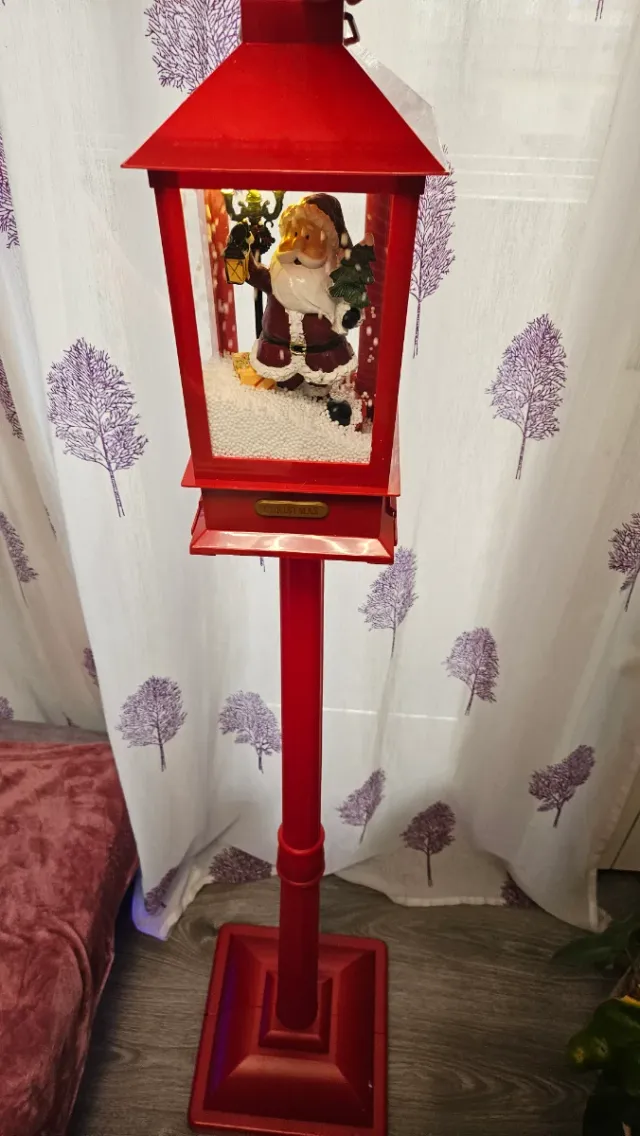 Farola Navideña con Nieve y Música