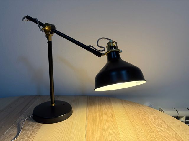 Lampada da scrivania IKEA RANARP in oro nero