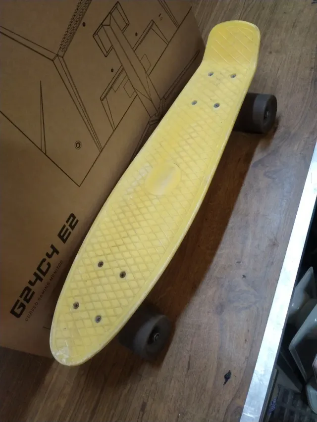 Skate vintage amarillo