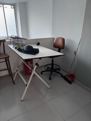 Mesa dibujo profesional con silla
