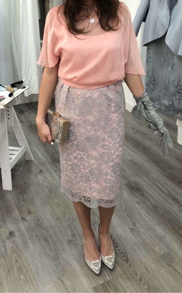 Blusa y falda encaje rosa y gris