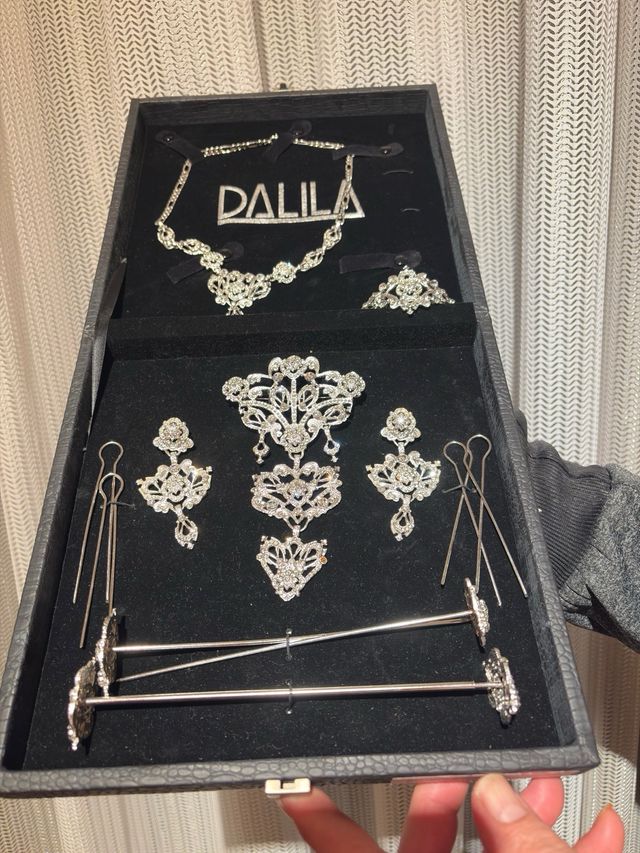 Aderezo Fallera Dalila Plata.