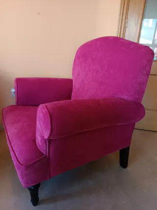 Sillón rosa vintage aterciopelado