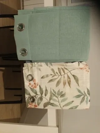 Cortinas grises y multicolor