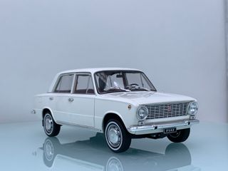 1:18 Fiat 124 año 1970 color Blanco Ixo Models