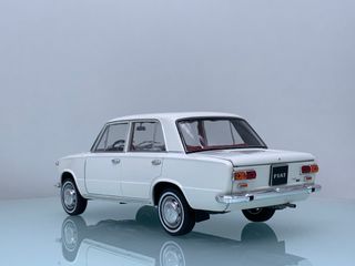 1:18 Fiat 124 año 1970 color Blanco Ixo Models