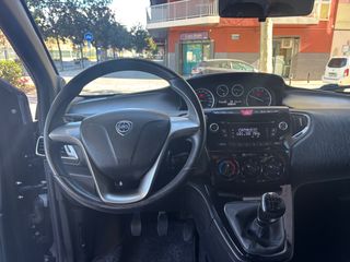 Lancia Ypsilon 1.2 con 34000KM