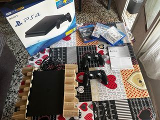 PS4 (PlayStation 4) Negra + 3 Juegos