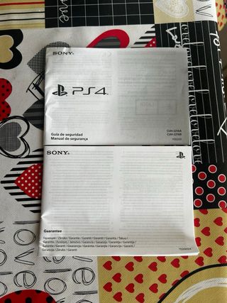 PS4 (PlayStation 4) Negra + 3 Juegos