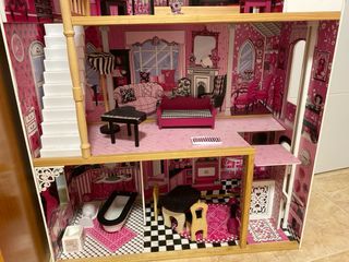 Casa de muñecas con accesorios