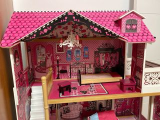 Casa de muñecas con accesorios