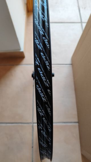 Rueda Delantera Zipp 303 Firecrest Carbono