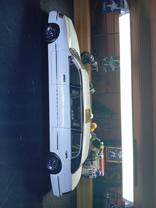 Limusina Lincoln Town Car 1/18 Sun Star Blanca
