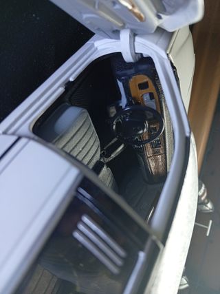 Limusina Lincoln Town Car 1/18 Sun Star Blanca