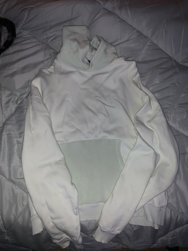 Sudadera ASOS floral blanca