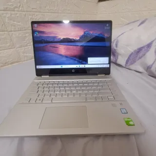 HP Pavilion golpeado con pantalla rota