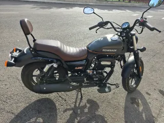 Moto UM Renegade Negra y Marrón