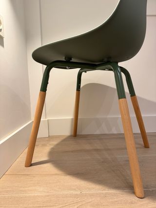 4 Sillas Nuevas Plástico y Madera/Metal